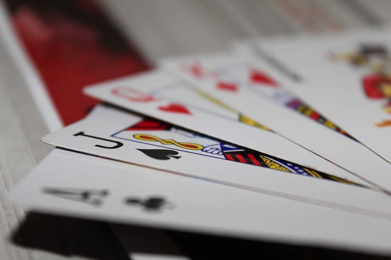Vad är tretal i poker? Triss, set och trips förklarat
