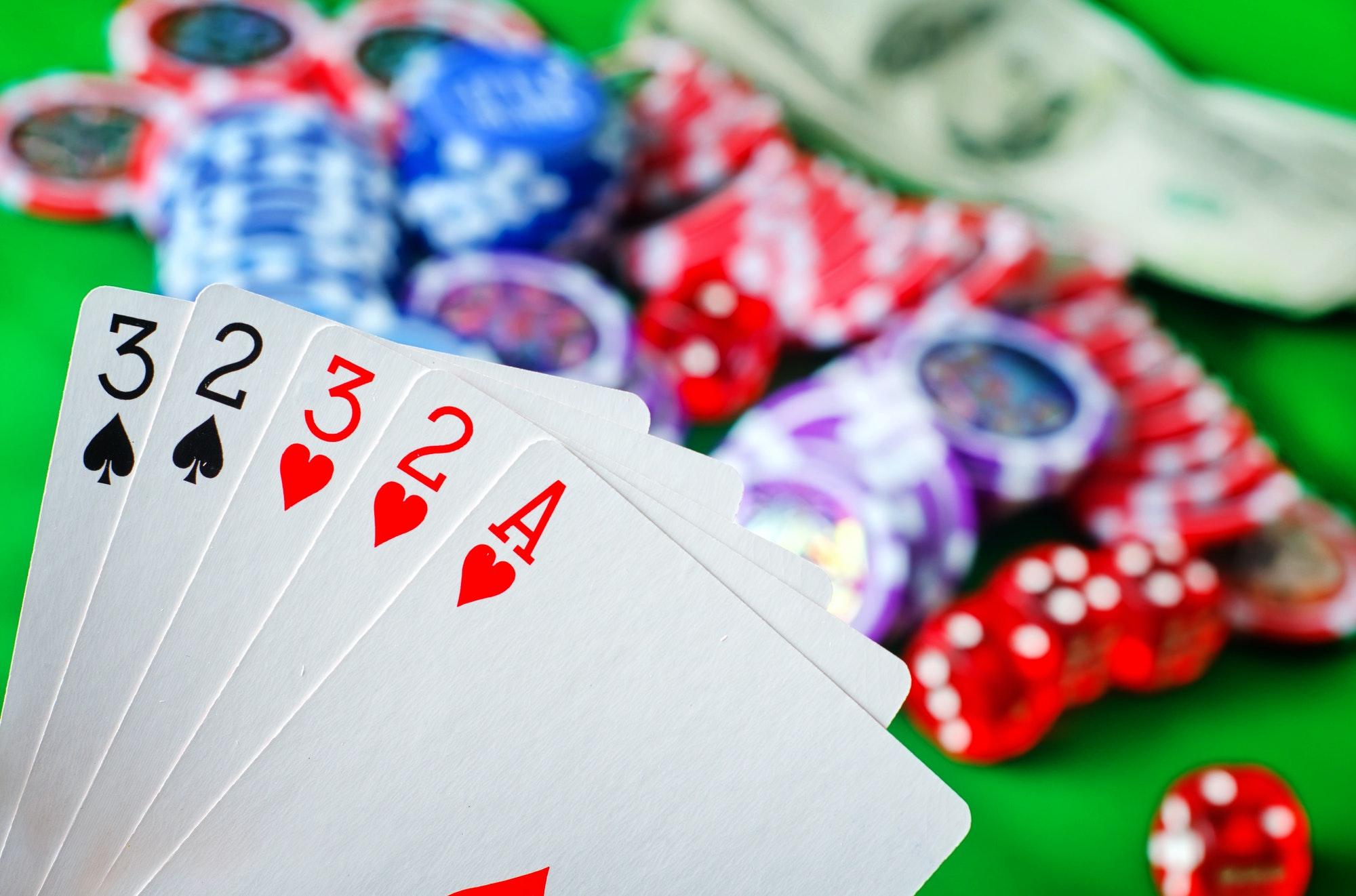 Vad är en burn i poker? Så fungerar brännkortet