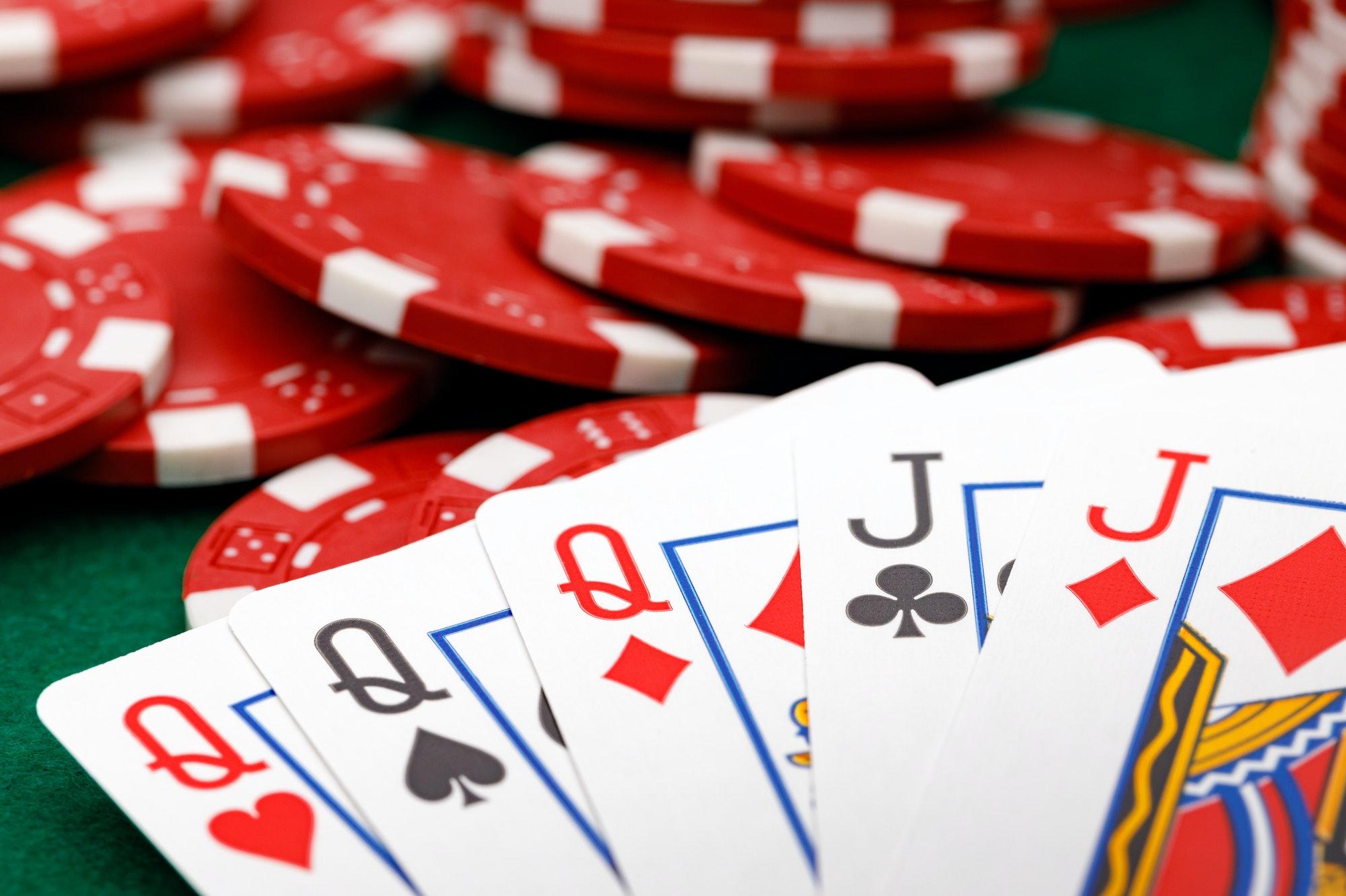 Vad är en bomb pot i poker? Regler och varianter